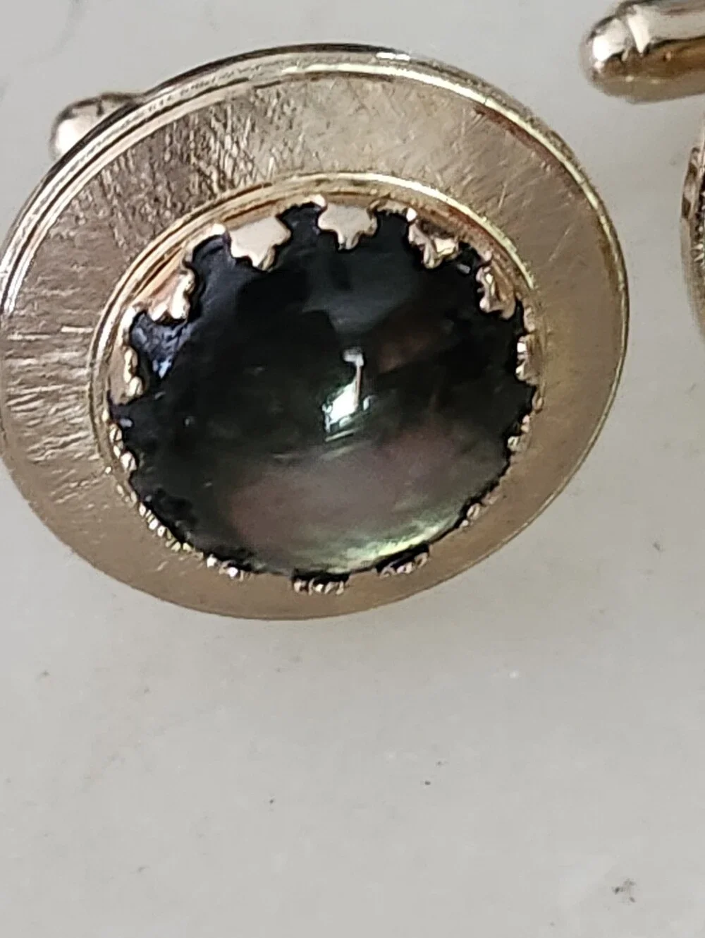 Gold Tone Mother-of-Pearl Round Cuff Links